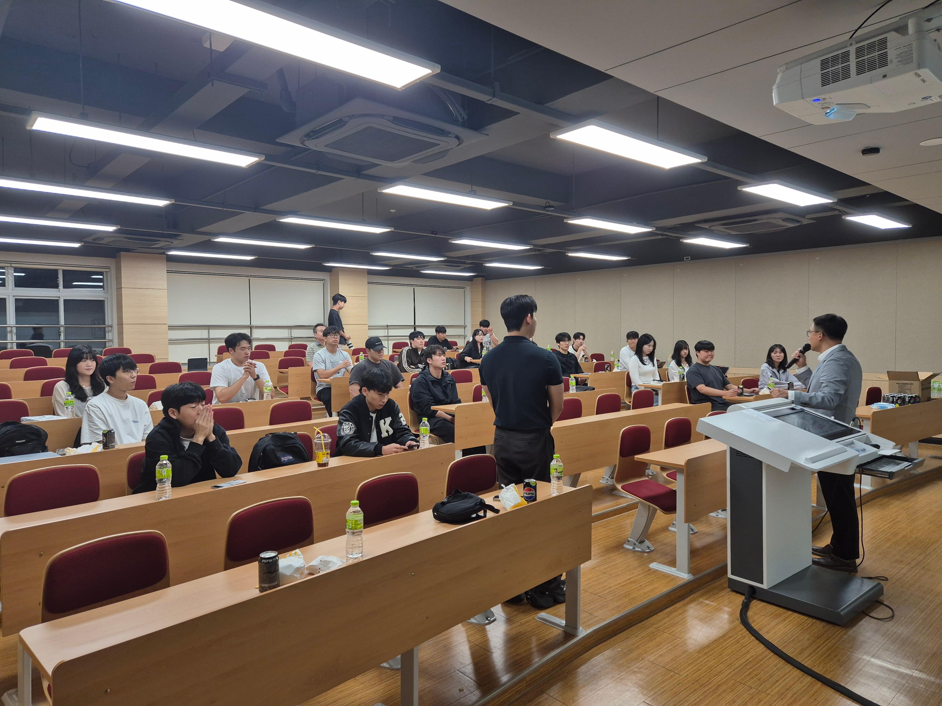 09.29 졸업생 초청 취업특강_02.jpg 첨부 이미지